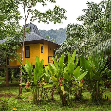 Anurak Community Lodge Phanom Exteriör bild