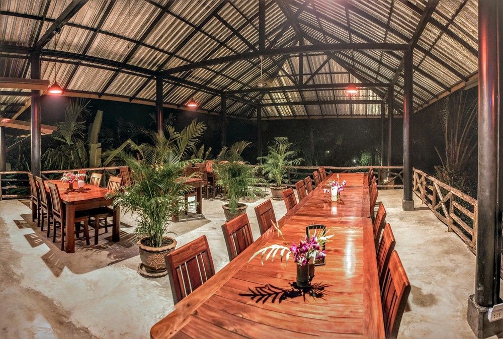 Anurak Community Lodge Phanom Exteriör bild